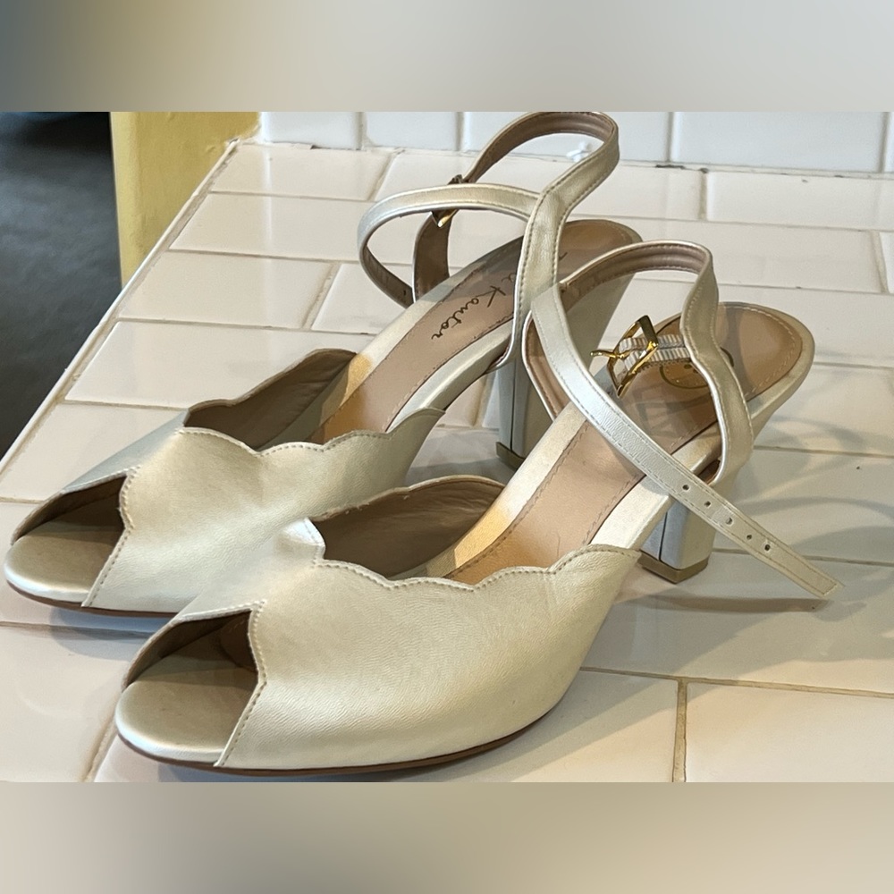 Brand new worn once for wedding 8.5